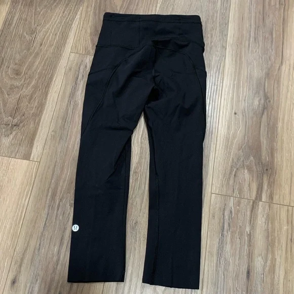 LULULEMON 🍋 retails $118 Fast and Free Hi Rise NuLux CropLeggings - size 2 - Picture 1 of 3